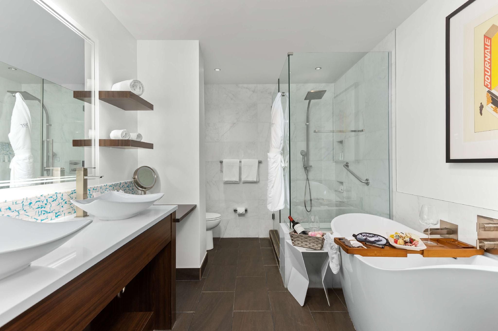 1 KING MOUNTAIN VIEW SUITE