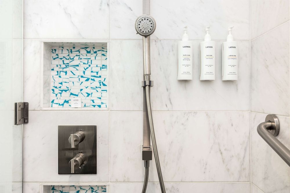 The Art Hotel Denver, Curio Collection by Hilton Room, 1 King Bed 9