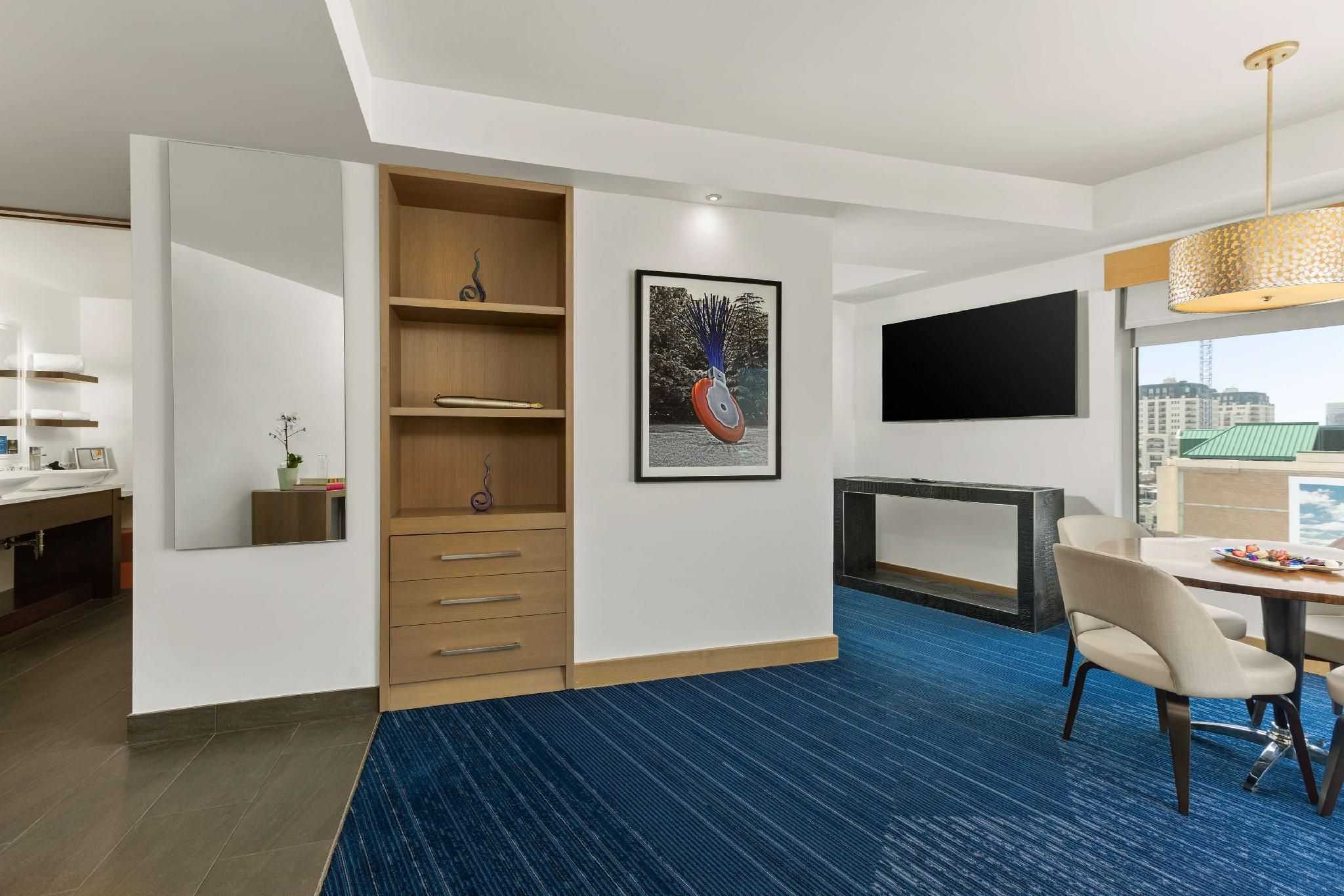 1 KING MOUNTAIN VIEW SUITE