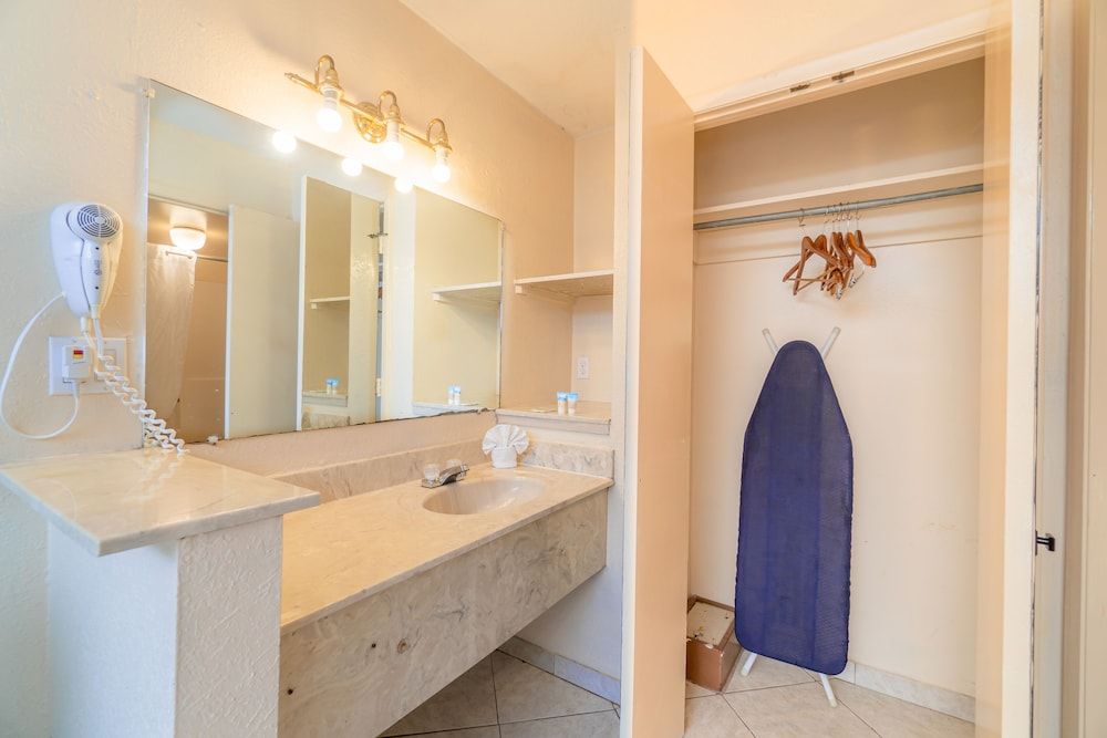 Sevilla Inn - Near Medieval Times Deluxe Room, 2 Queen Beds 6