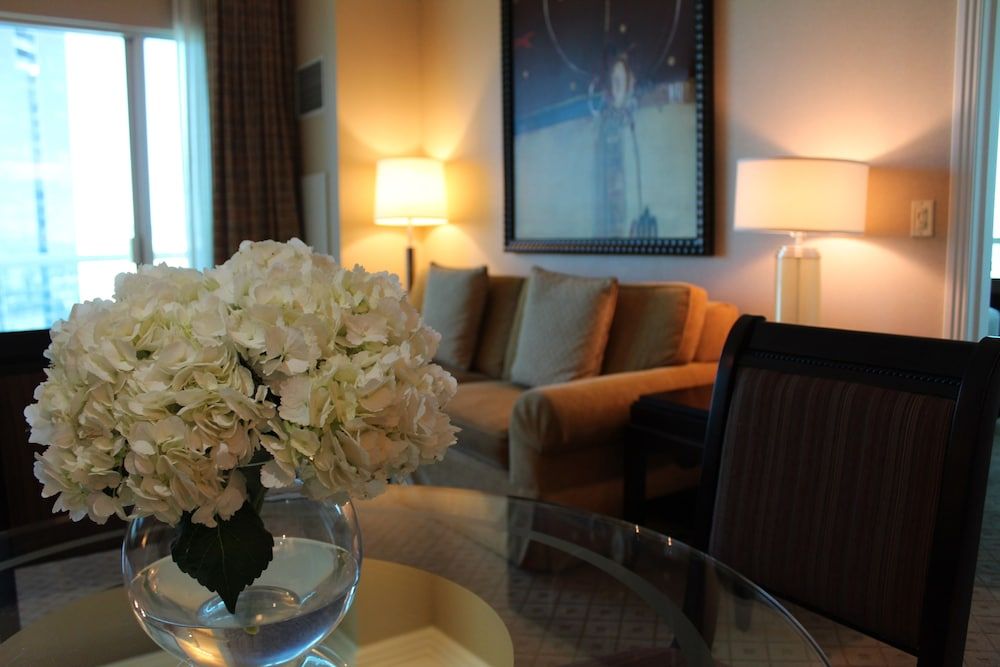 Suite, 1 King Bed with Sofa bed, Kitchen (Balcony)