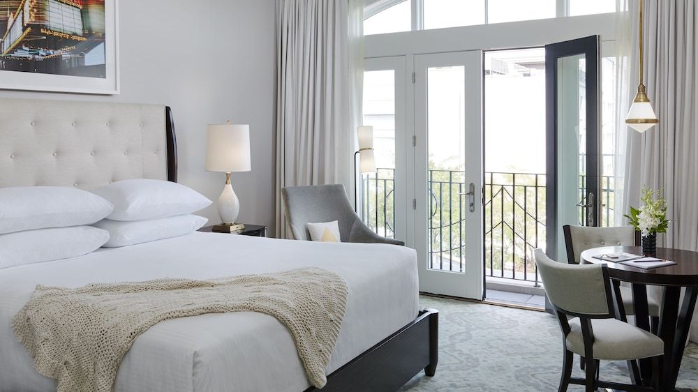 Deluxe Room, 1 King Bed, Balcony