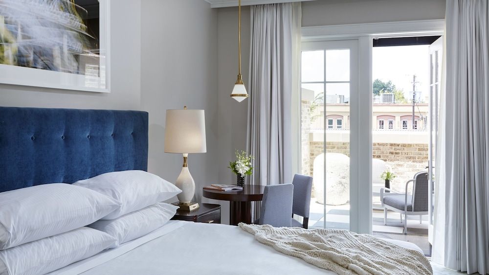 Deluxe Suite, 1 King Bed, Courtyard Area