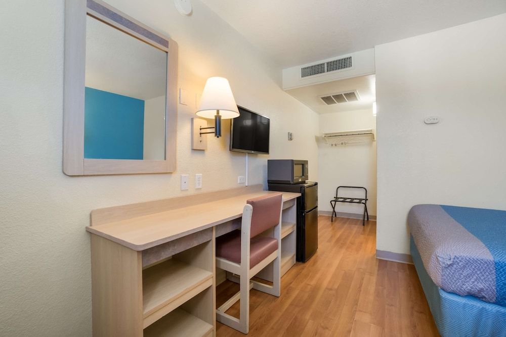 Motel 6 Grand Junction, CO Standard Room, 2 Double Beds, Non Smoking 3