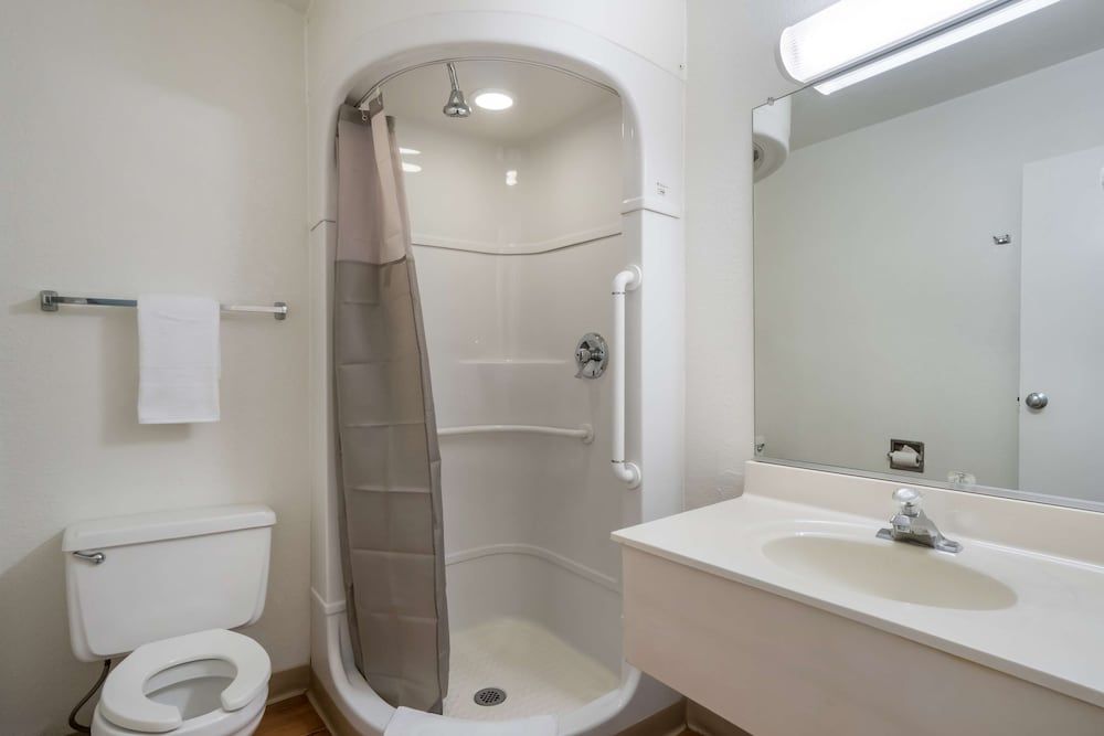 Motel 6 Grand Junction, CO Standard Room, 1 Queen Bed, Non Smoking 8