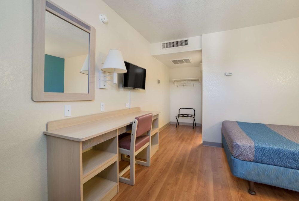 Motel 6 Grand Junction, CO Standard Room, 2 Double Beds, Non Smoking 5