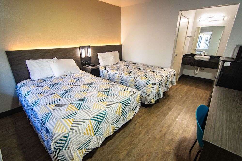 Motel 6 Ft. Pierce, FL, Fort Pierce Standard Room, 2 Double Beds, Non Smoking 3