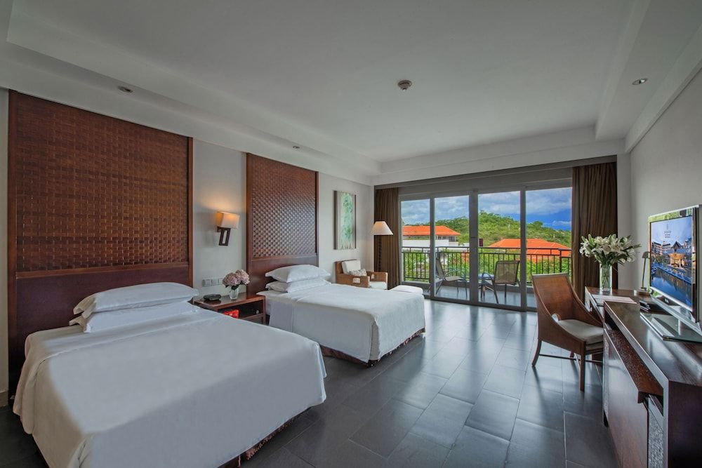 Deluxe Room, 2 Twin Beds, Balcony, Mountain View