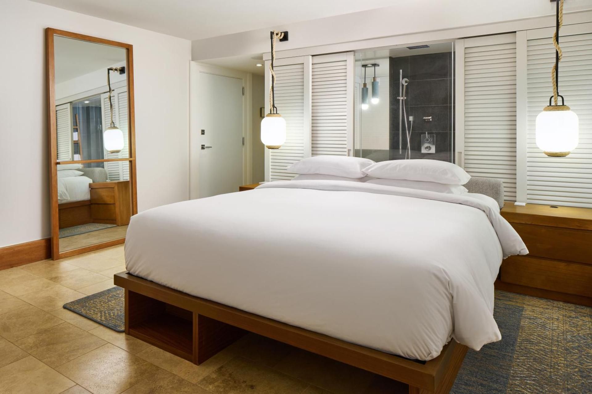 1 King Bed Ocean View ADA Shower