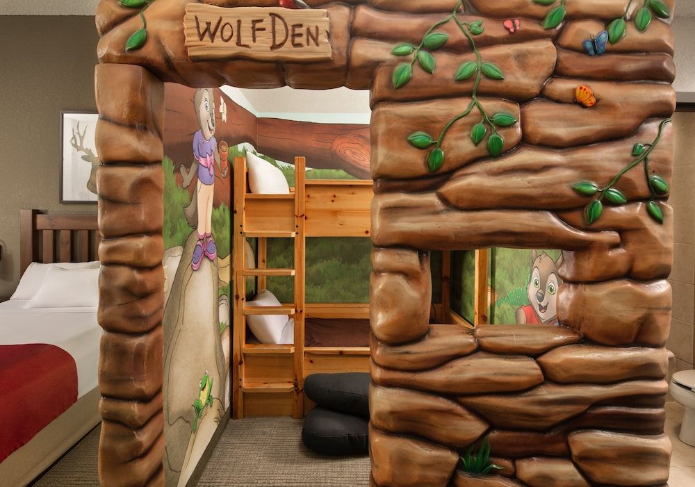 Great Wolf Lodge Boston / Fitchburg, MA Royal Wolf Den Suite - Water Park Included 6