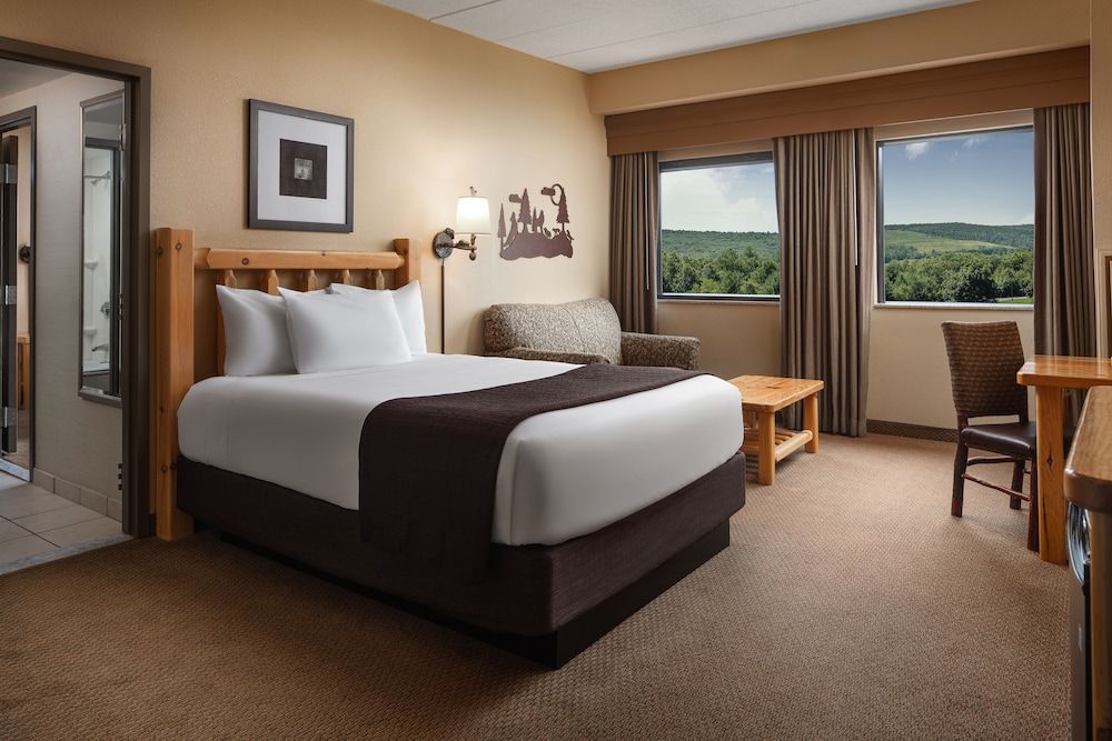 Great Wolf Lodge Boston / Fitchburg, MA Bear Cub Suite - Water Park Included