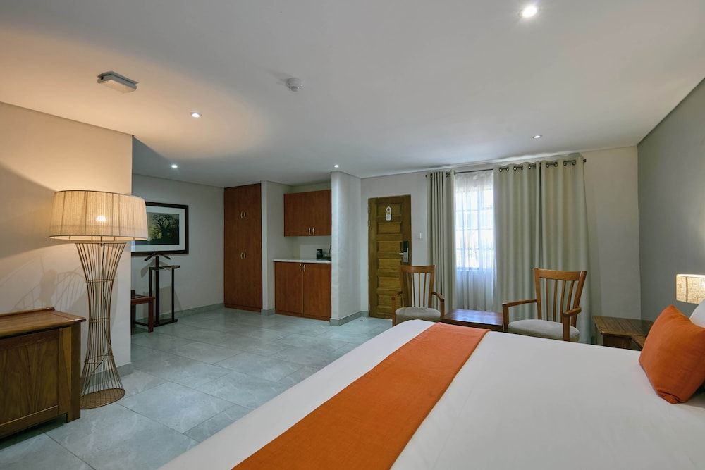 Cresta Jwaneng Deluxe Room, Multiple Beds, Garden View (Deluxe King Room) 24