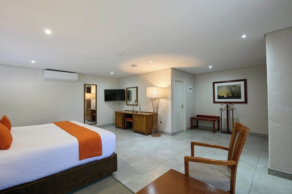 Cresta Jwaneng Deluxe Room, Multiple Beds, Garden View (Deluxe King Room) 10