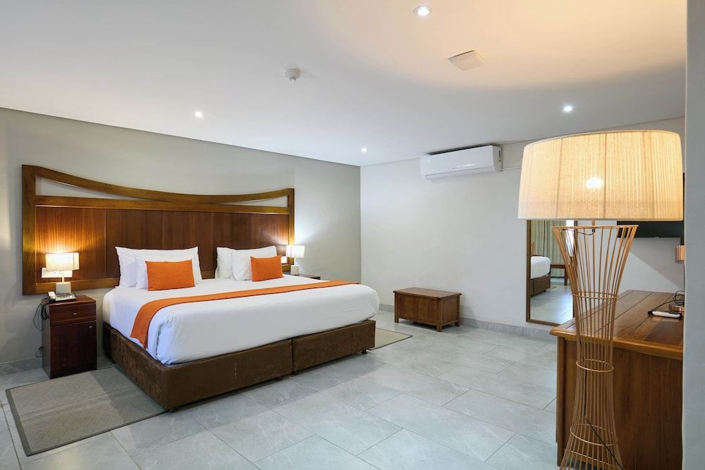 Cresta Jwaneng Deluxe Room, Multiple Beds, Garden View (Deluxe King Room) 9