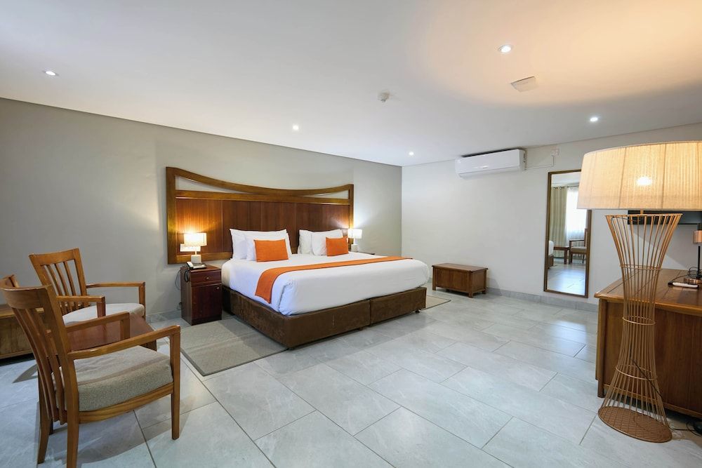 Cresta Jwaneng Deluxe Room, Multiple Beds, Garden View (Deluxe King Room) 7