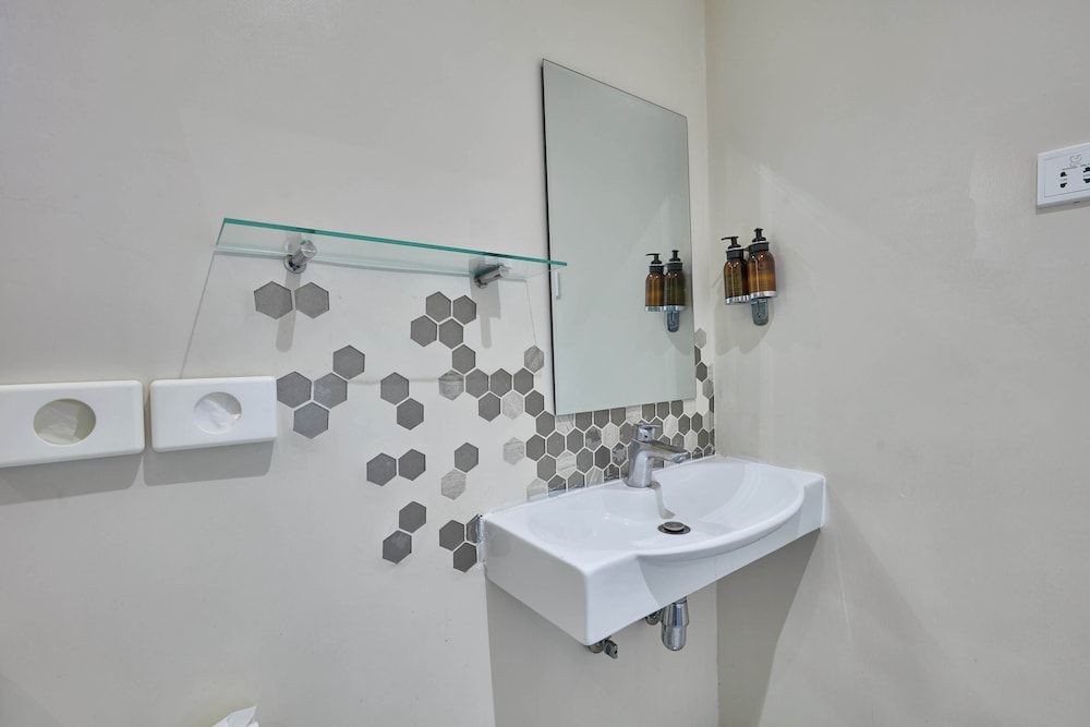 Cresta Jwaneng Deluxe Room, Multiple Beds, Garden View (Deluxe King Room) 19