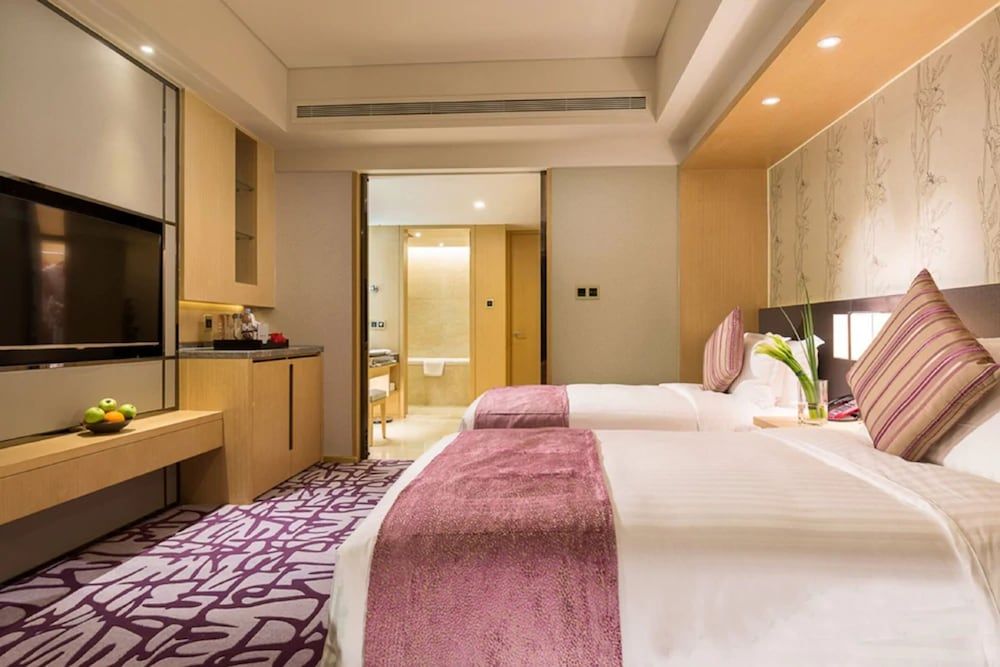 Swiss Grand Nanchang Empress River View Twin Bed Room
