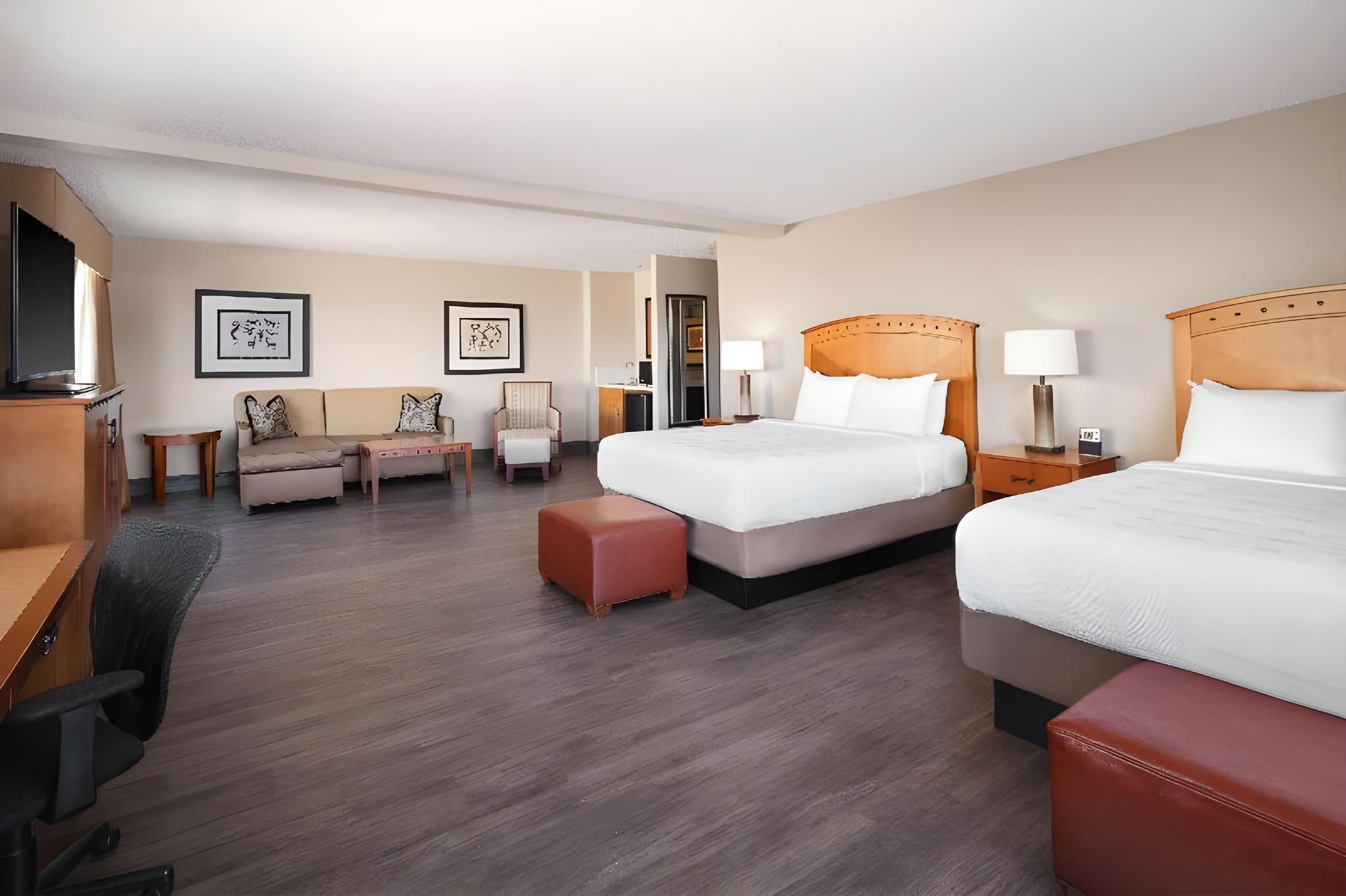 Suite - 2 Queen Beds, Nonsmoking, Junior Suite, Couch