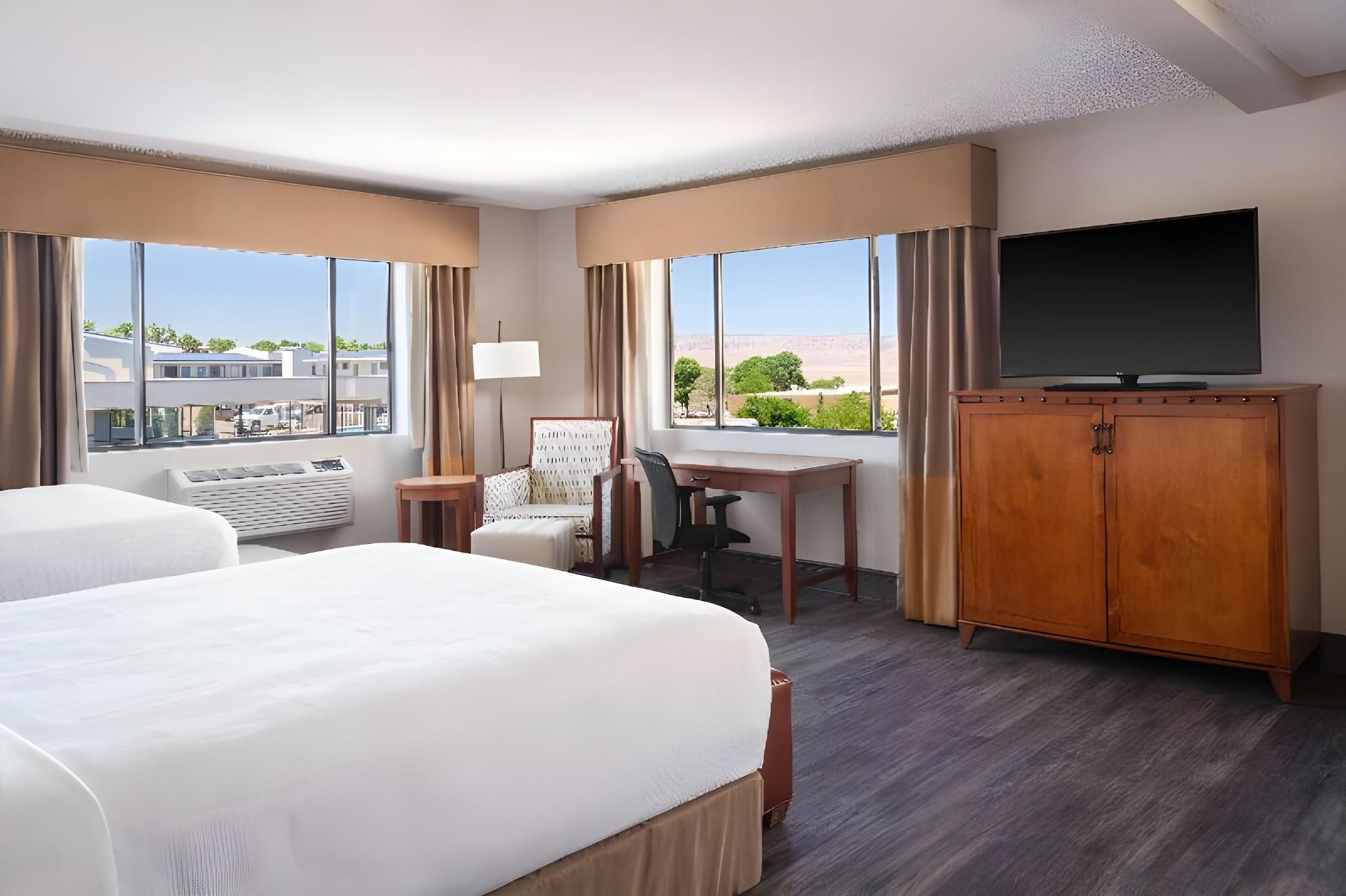 Suite - 2 Queen Beds, Nonsmoking, Junior Suite, Couch