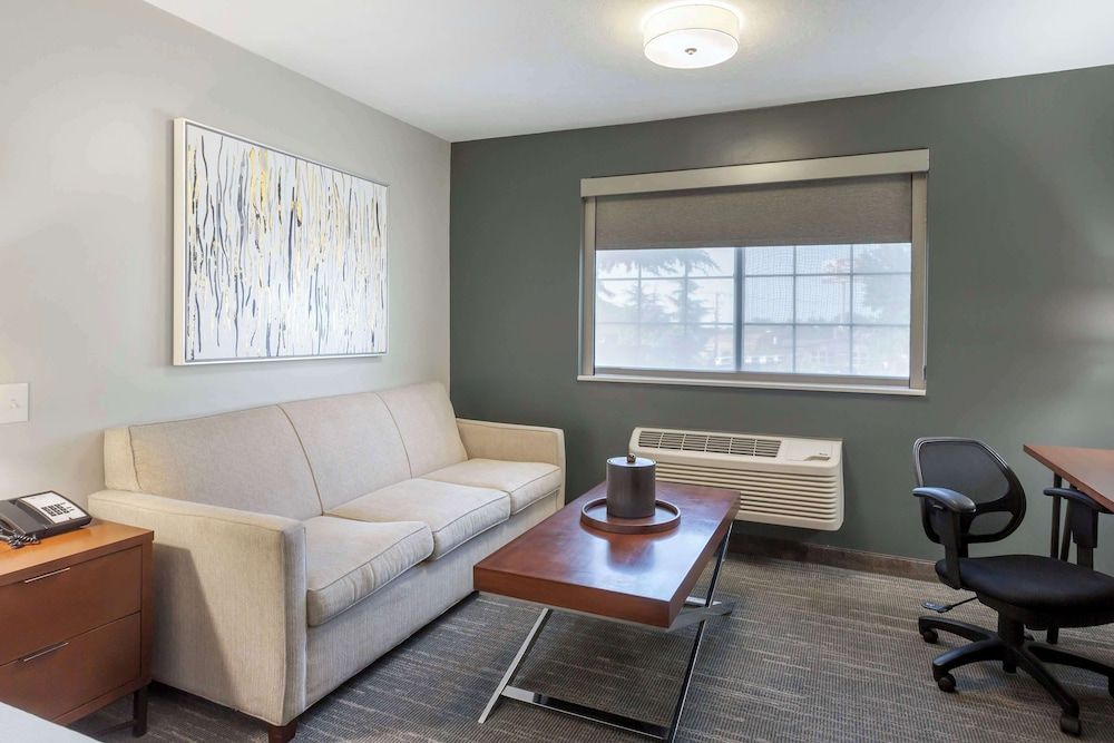 Best Western Plus Cottontree Inn Standard Room, 1 King Bed, Non Smoking, Refrigerator (with Sofabed) 4