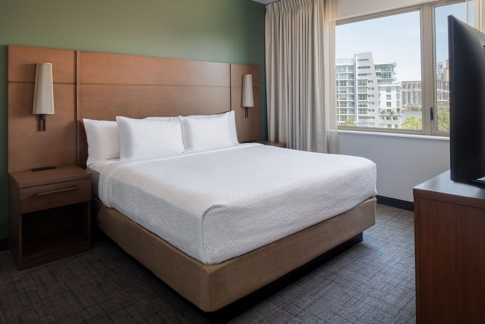 Suite, 1 Bedroom, Non Smoking (Mobility/Hearing Accessible, Tub)