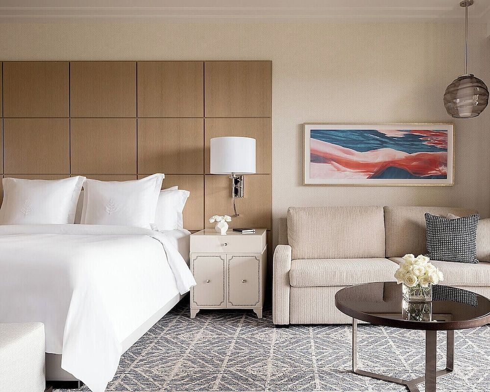Golden Oak View Room King
