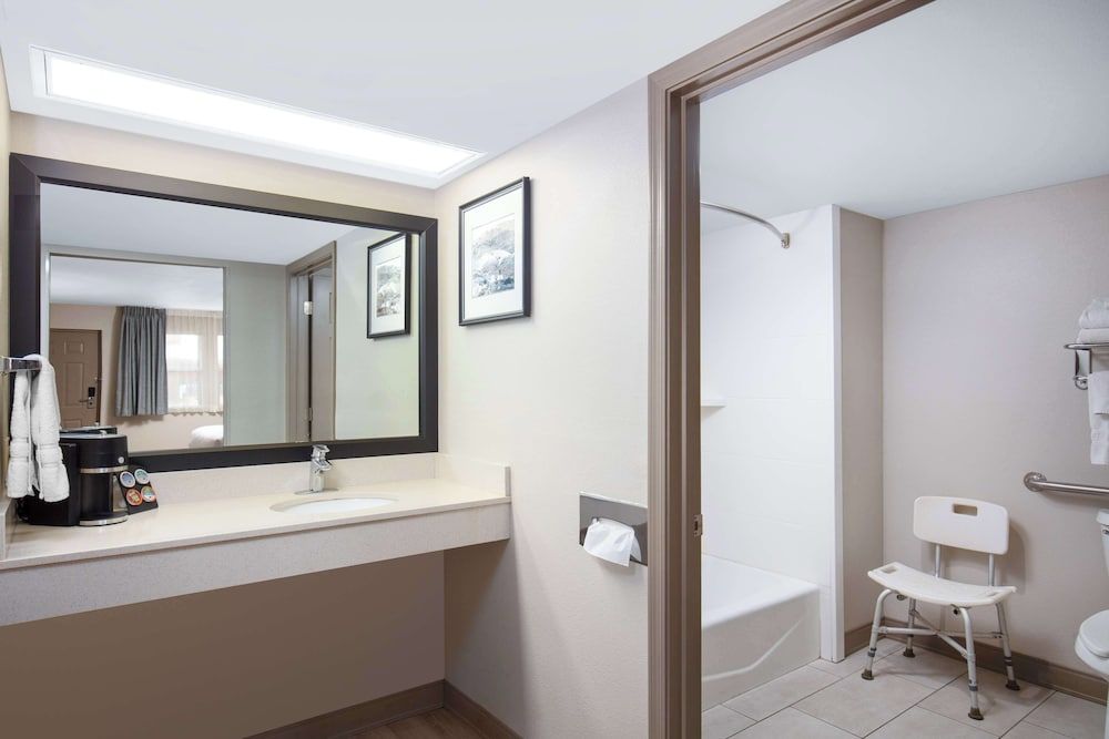 Standard Room, 2 Queen Beds, Accessible, Bathtub (1st Floor;with Sofabed)