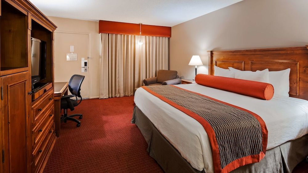 Standard Room, 1 King Bed, Non Smoking, Refrigerator & Microwave
