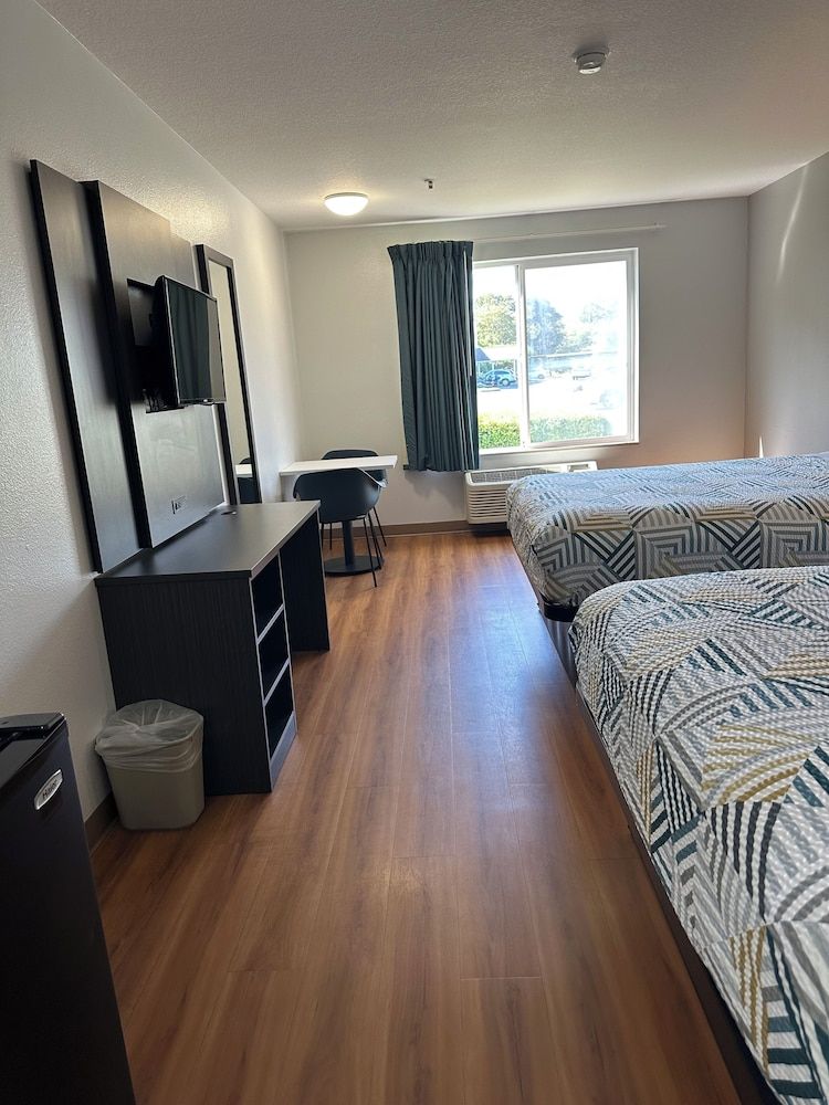 Motel 6 Seaside, OR Standard Room, 2 Queen Beds, Non Smoking 2