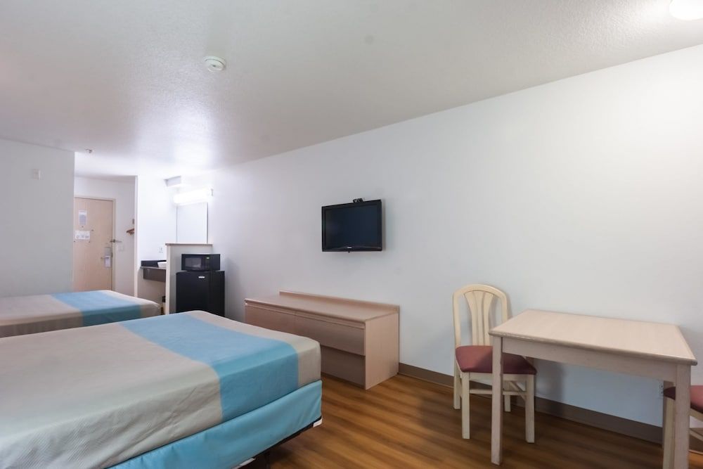 Motel 6 Seaside, OR Standard Room, 2 Queen Beds, Non Smoking 7