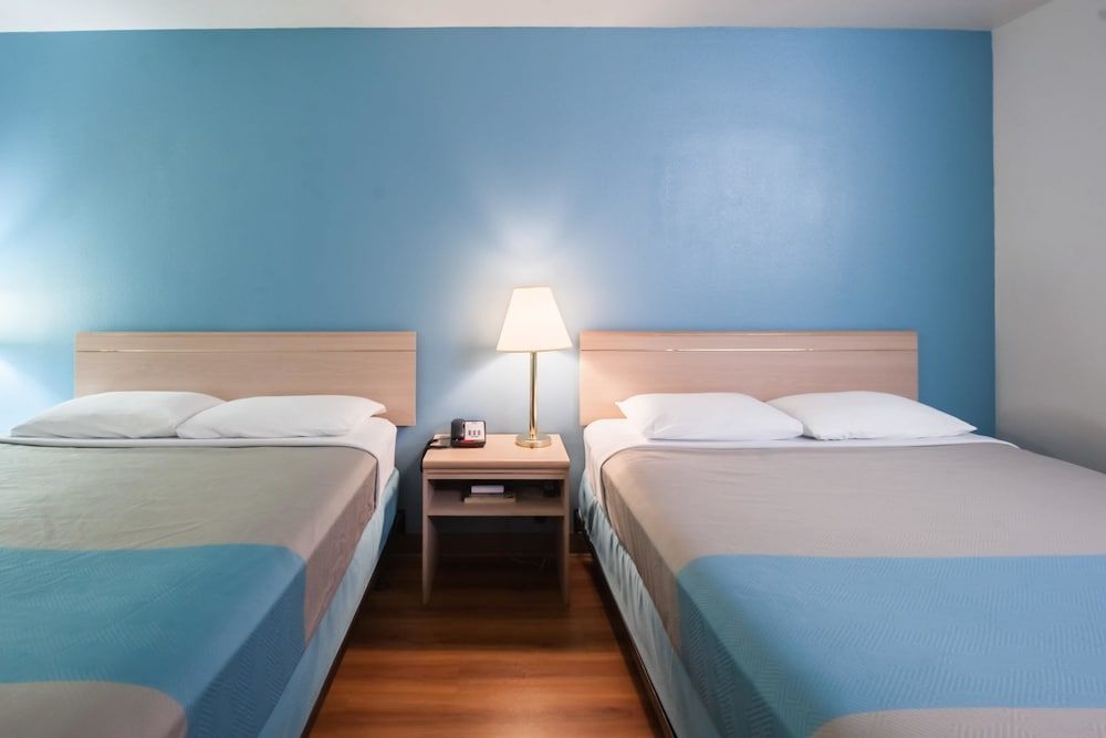 Motel 6 Seaside, OR Standard Room, 2 Queen Beds, Non Smoking 6