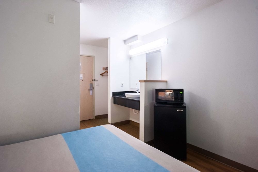 Motel 6 Seaside, OR Standard Room, 2 Queen Beds, Non Smoking 15