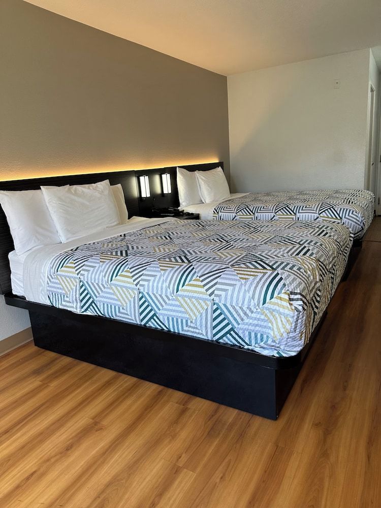 Motel 6 Seaside, OR Standard Room, 2 Queen Beds, Non Smoking 3