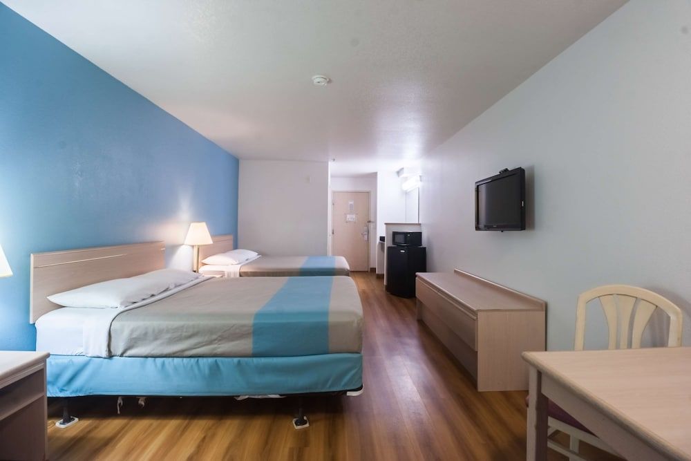 Motel 6 Seaside, OR Standard Room, 2 Queen Beds, Non Smoking 9