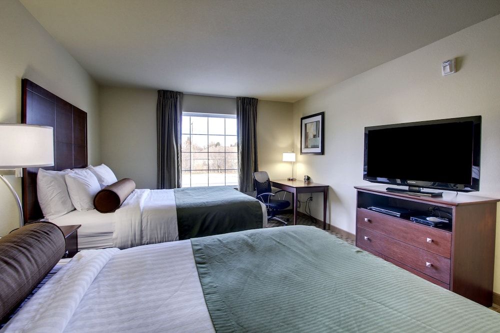 Cobblestone Inn & Suites - Rugby Room, 2 Queen Beds, Non Smoking 3
