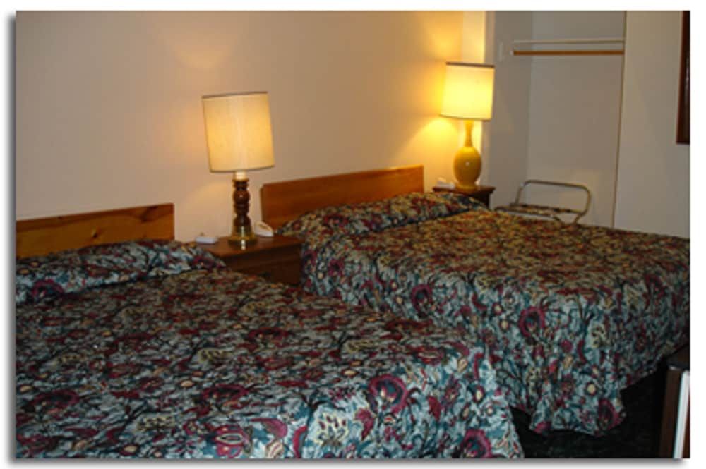 Standard Room, 2 Queen Beds, Non Smoking