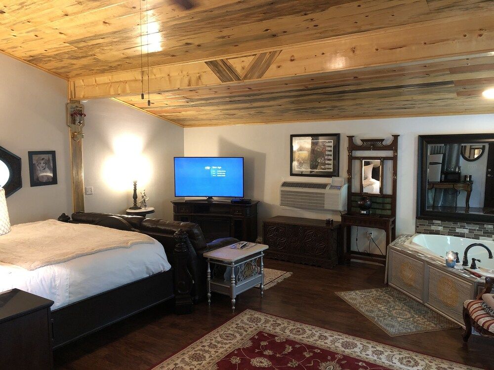 Hidden Creek Cottage #15