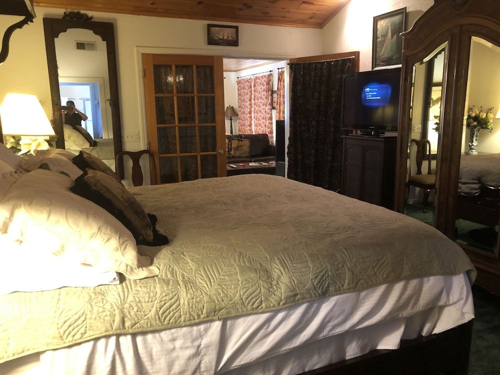 Admiral's Suite