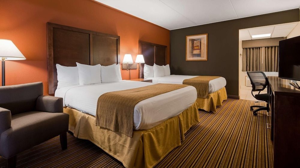 Crossroads Hotel and Event Center Standard Double Room, Mobility Accessible 2