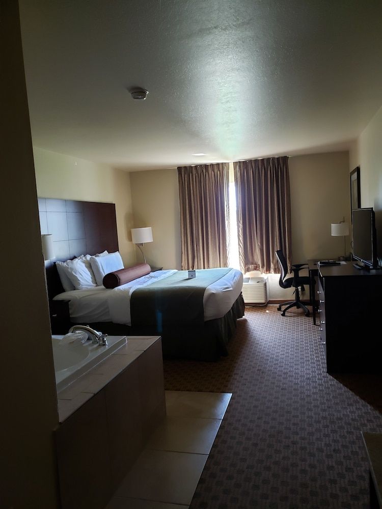 Cobblestone Inn & Suites - Schuyler Suite, 1 King Bed, Non Smoking