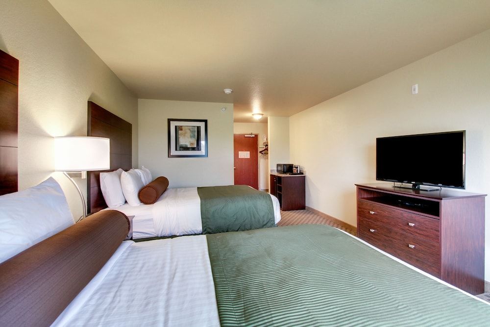 Cobblestone Inn & Suites - Schuyler Room, 2 Queen Beds, Non Smoking 2