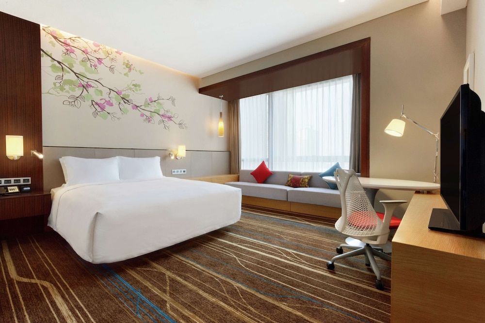 Hilton Garden Inn Shenzhen Bao'an Room, 1 King Bed, City View 4