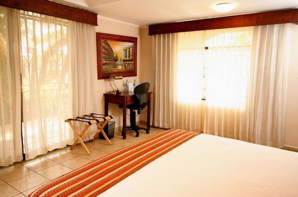 La Riviera Hotel B&B Superior Double Room, 1 Queen Bed 6