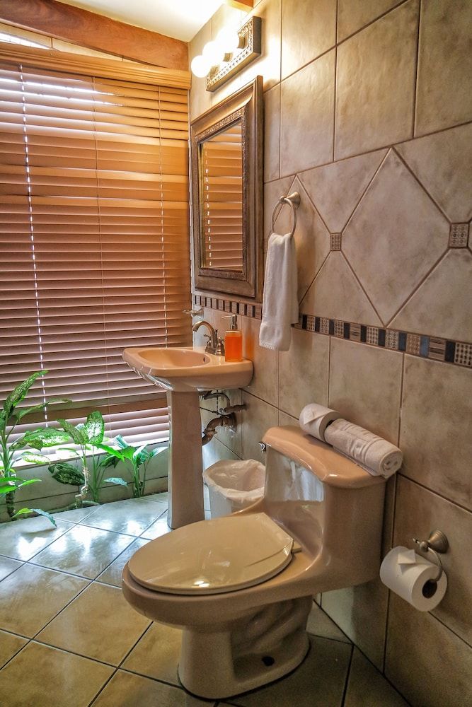 La Riviera Hotel B&B Superior Quadruple Room, 2 Queen Beds 7