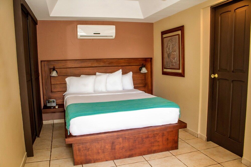 La Riviera Hotel B&B Standard Room, 1 Queen Bed 5