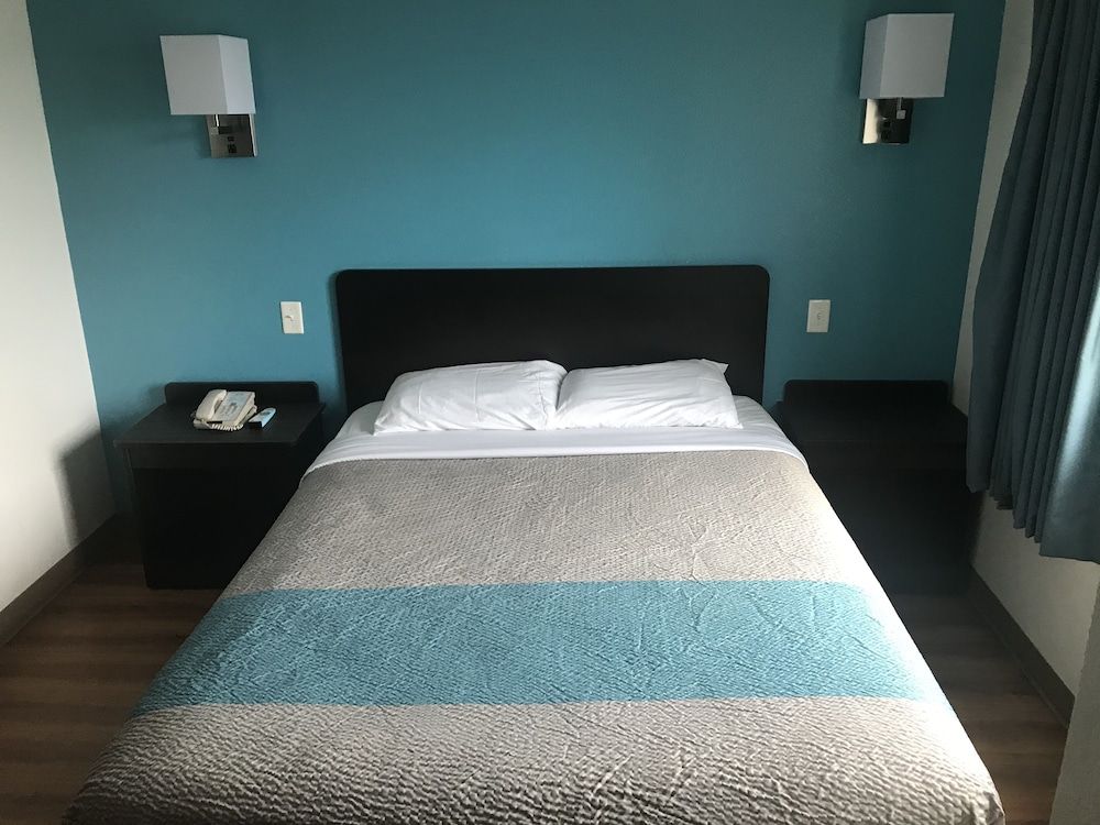 Standard Room, 1 Queen Bed, Non Smoking