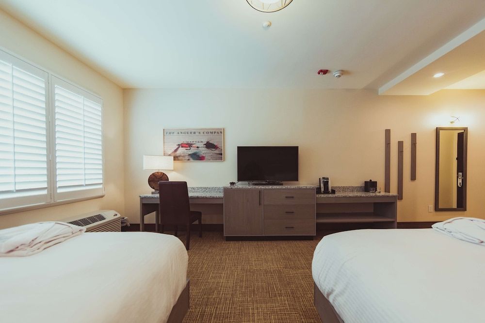 Room, 2 Queen Beds, Accessible (Mobility & Hearing, Roll-in Shower)
