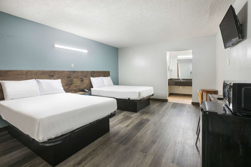 Room, 2 Queen Beds, Smoking