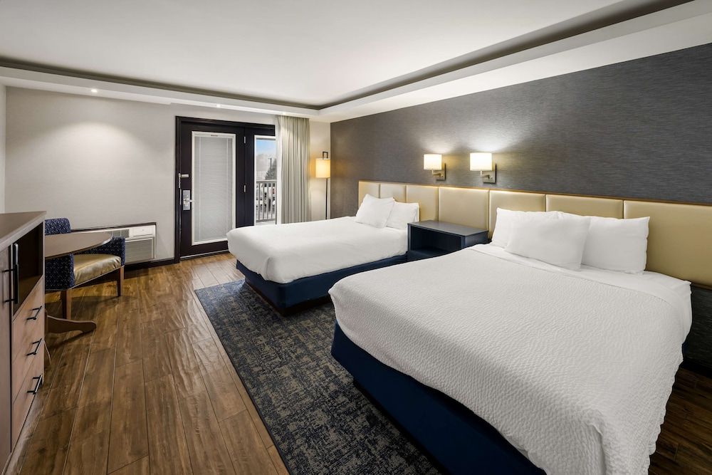 Standard Room, 2 Queen Beds, Refrigerator & Microwave, River View