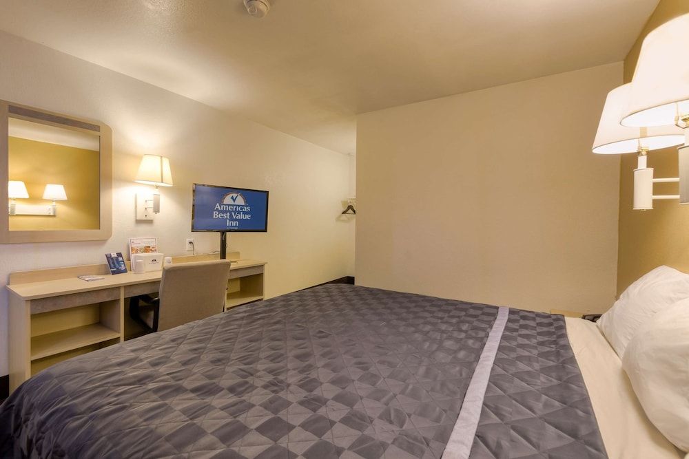 Americas Best Value Inn Amarillo Airport Room, 1 Queen Bed, Non Smoking 7
